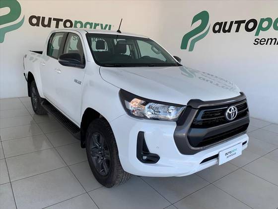 TOYOTA HILUX 2.8 D-4D TURBO DIESEL CD SR 4X4 AUTOMÁTICO TOYOTA HILUX 2.8 D-4D TURBO DIESEL CD SR 4X4 AUTOMÁTICO